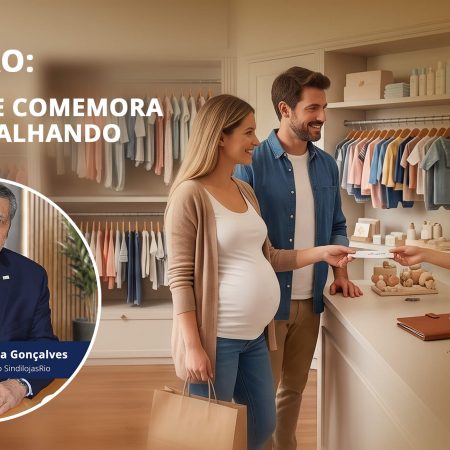 Imagem de abertura do artigo: Comerciante comemora seu dia trabalhando
